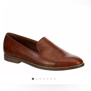 WOMENS SIZE 7. 1/2 SHERRILL LOAFERS